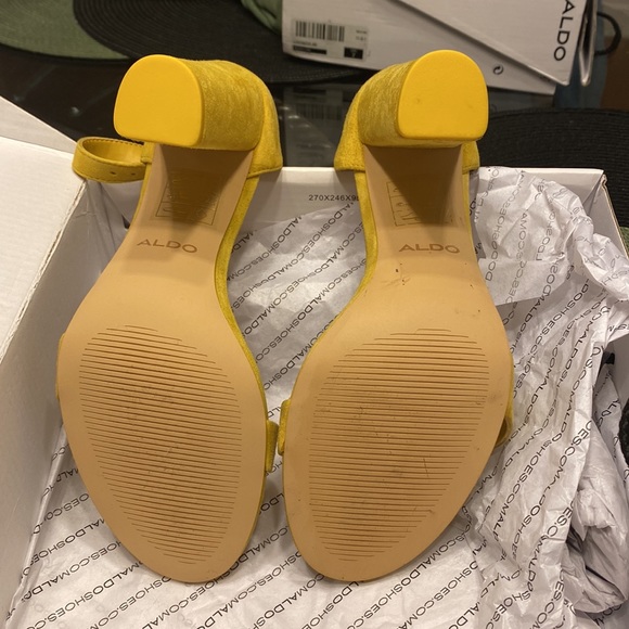 Aldo Jerayclya open toe suede sandals (Never worn). Mustard Yellow - Size 7 - Picture 3 of 4